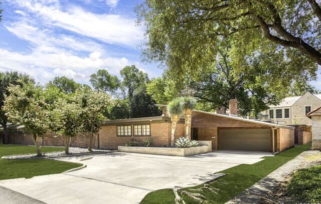 5-bedroom rental at 108 Schreiner Pl in San Antonio, TX — photo 1