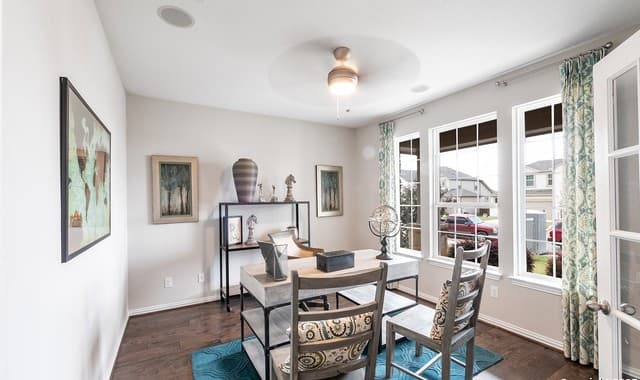 5-bedroom rental at 164 Richard Drive in Castroville, TX — photo 3