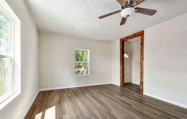 3-bedroom rental at 718 E Highland in San Antonio, TX — photo 4