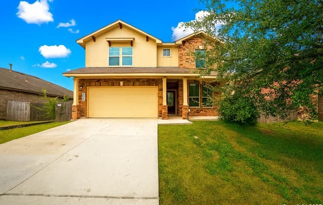 4-bedroom rental at 13515 Ashmont in Live Oak, TX — photo 1