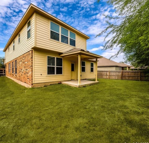 4-bedroom rental at 13515 Ashmont in Live Oak, TX — photo 2