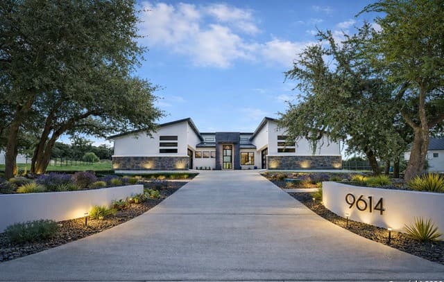 4-bedroom rental at 9614 Midsomer Pl in San Antonio, TX — photo 1
