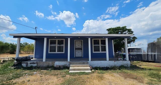 2-bedroom rental at 3513 Commercial Ave in San Antonio, TX — photo 1