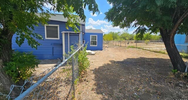 2-bedroom rental at 3513 Commercial Ave in San Antonio, TX — photo 3