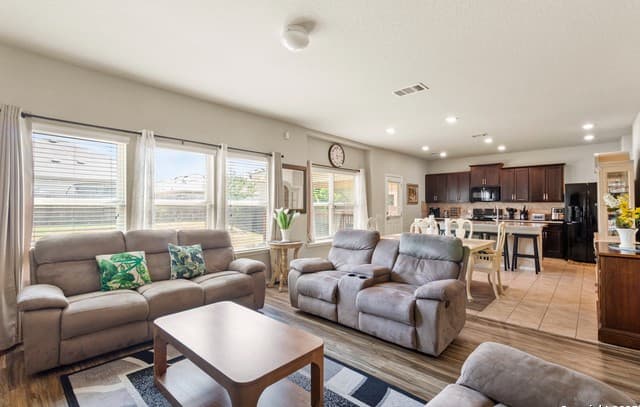 3-bedroom rental at 5942 Tranquil Dawn in San Antonio, TX — photo 4