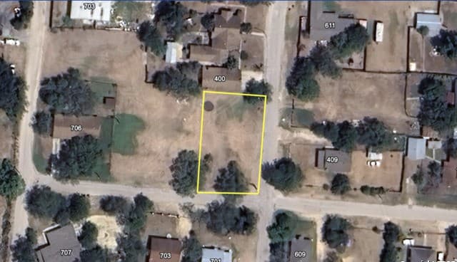 rental at 00 Curtis in Devine, TX — photo 1