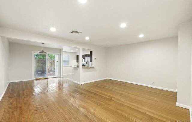 2-bedroom rental at 100 Lorenz Rd Unit 1502 in San Antonio, TX — photo 4