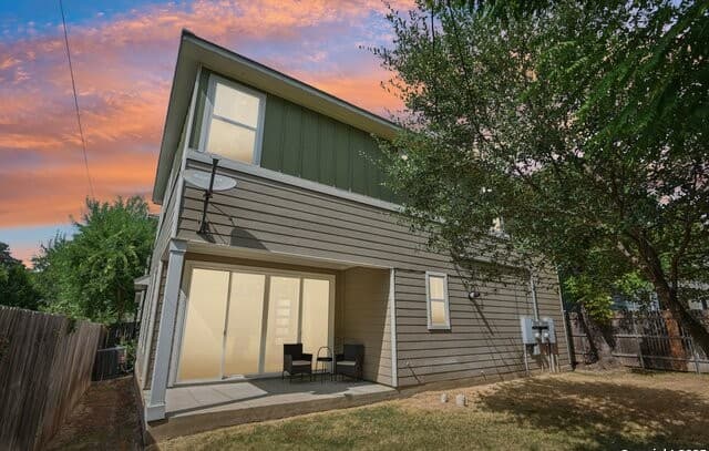 3-bedroom rental at 140 Claremont #102 Unit 102 in San Antonio, TX — photo 3