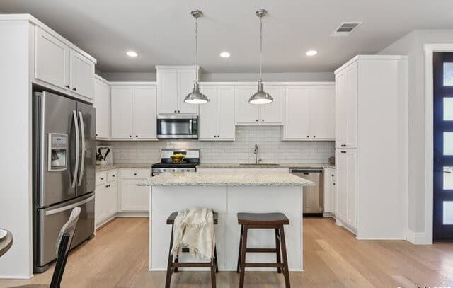 3-bedroom rental at 140 Claremont #102 Unit 102 in San Antonio, TX — photo 4