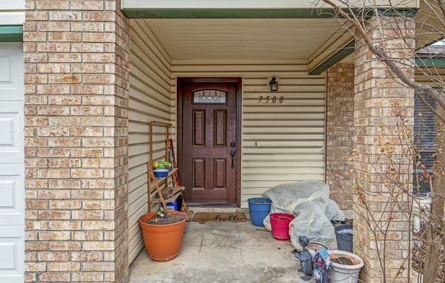 3-bedroom rental at 7500 Branding in San Antonio, TX — photo 2