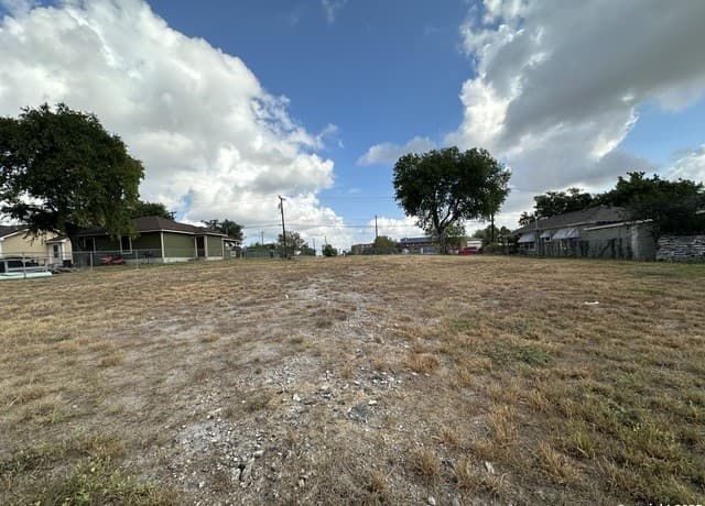 home for sale at 306 G in San Antonio TX