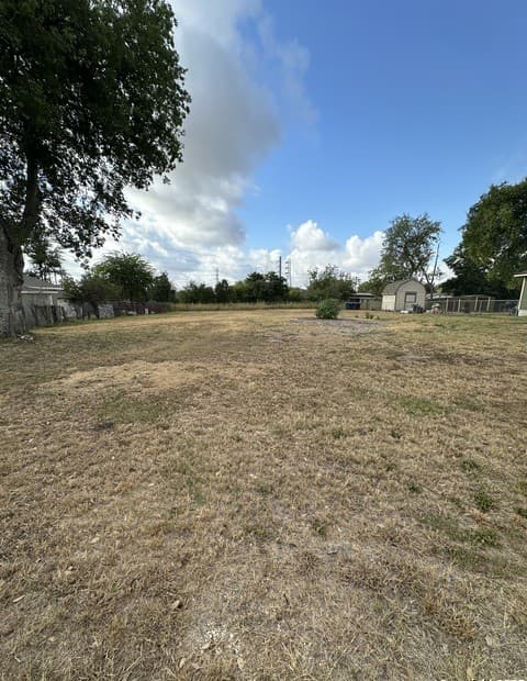 Home for sale at 306 G in San Antonio, TX — photo 2