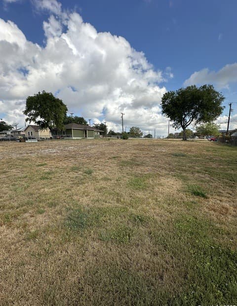 Home for sale at 306 G in San Antonio, TX — photo 3