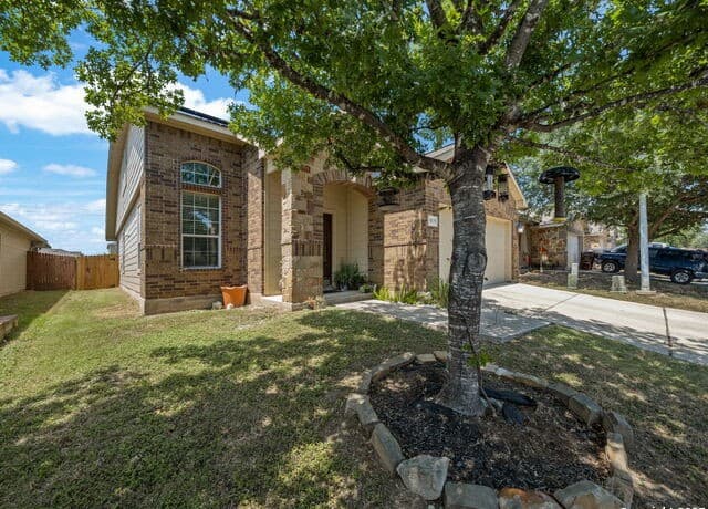 4-bedroom rental at 9839 Mill Path in San Antonio, TX — photo 2
