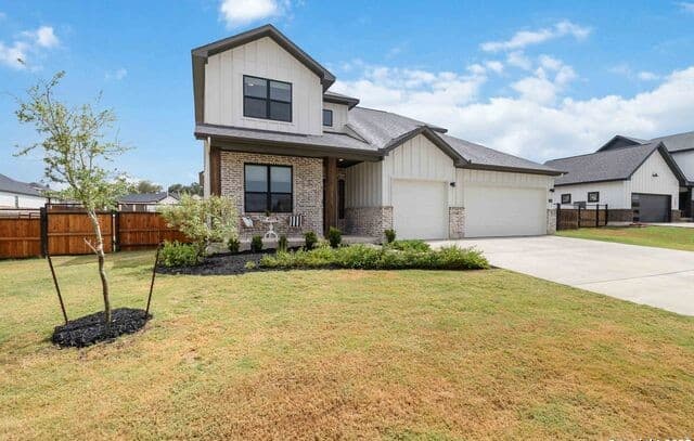 Home for sale at 145 W Magnolia in La Vernia, TX — photo 3