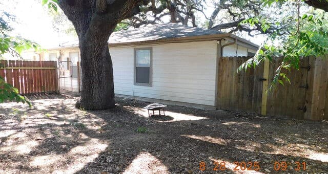 rental at 1411 Martin in Pleasanton, TX — photo 5