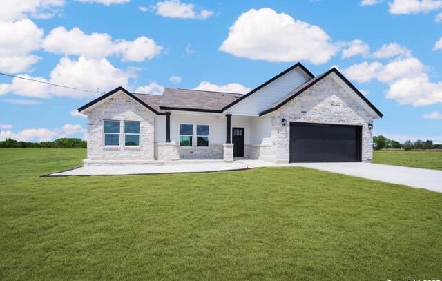 3-bedroom home for sale at 150 Ranchero Way in Natalia TX