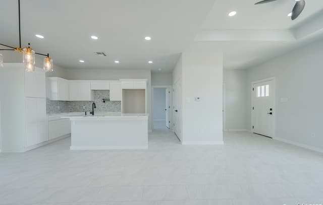 3-bedroom rental at 150 Ranchero Way in Natalia, TX — photo 3