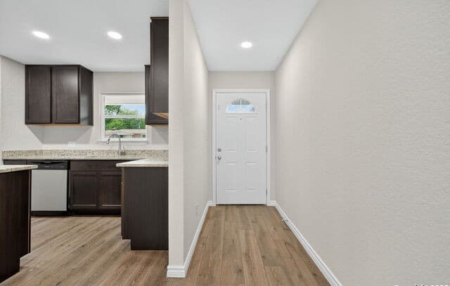 3-bedroom rental at 218 Park Ln in Universal City, TX — photo 2