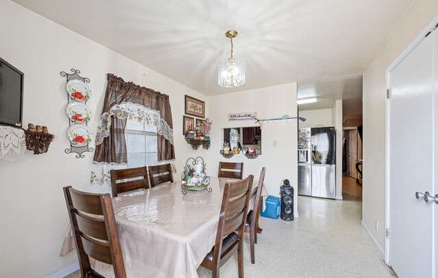 2-bedroom rental at 806 N Brazos St in San Antonio, TX — photo 3