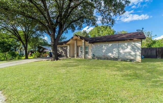 5-bedroom rental at 14004 Roslin in Live Oak, TX — photo 1