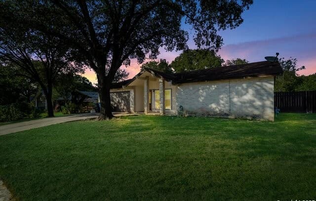 5-bedroom rental at 14004 Roslin in Live Oak, TX — photo 2