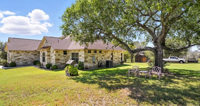 3-bedroom home for sale at 121 Carrizo Ridge in Floresville TX