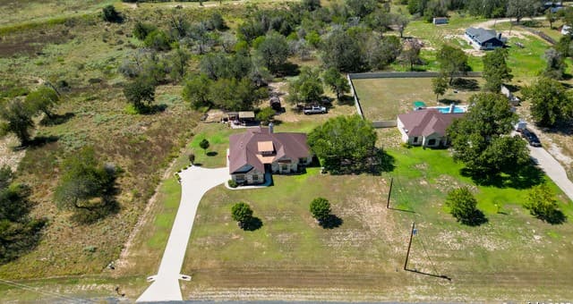 Home for sale at 121 Carrizo Ridge in Floresville, TX — photo 2