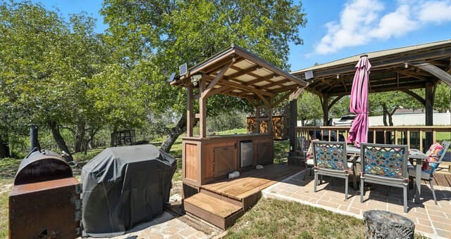 Home for sale at 121 Carrizo Ridge in Floresville, TX — photo 5