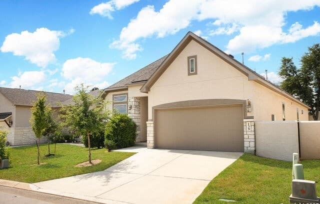 3-bedroom rental at 139 Bedingfeld in Shavano Park, TX — photo 2