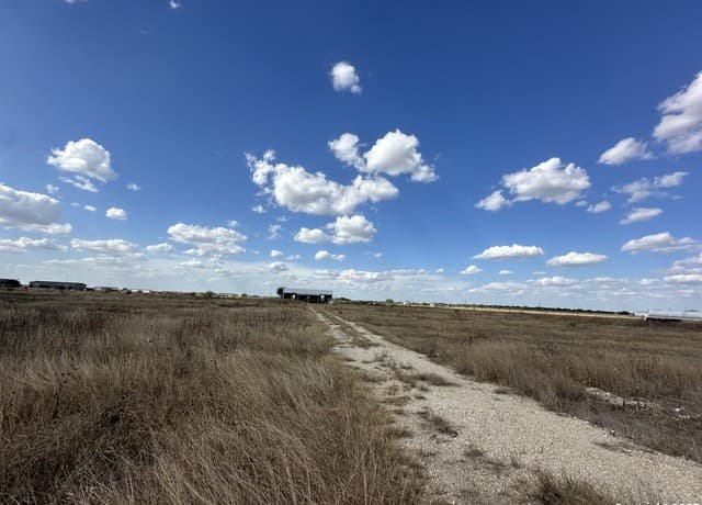 rental at 2267 Cr 430 in Pleasanton, TX — photo 1