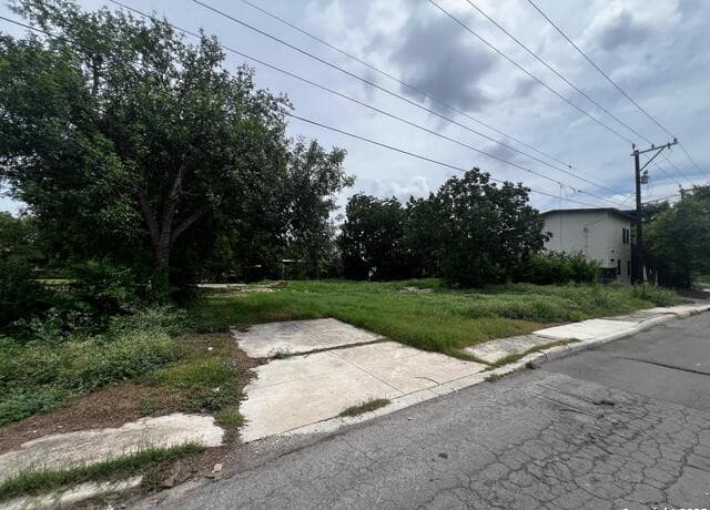 rental at 427 Westfall in San Antonio, TX — photo 1