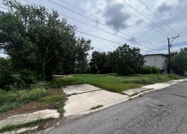rental at 427 Westfall in San Antonio, TX — photo 4