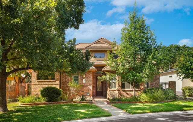 3-bedroom rental at 4 Grantham in San Antonio, TX — photo 1