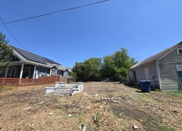 rental at 208 Cactus St. in San Antonio, TX — photo 2