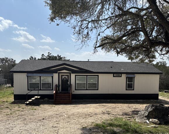 3-bedroom rental at 320 Fawn in Spring Branch, TX — photo 1
