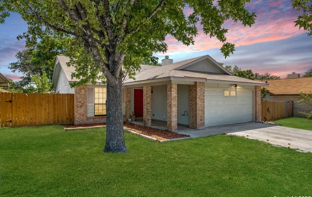 3-bedroom rental at 9254 Ridge Shadow in San Antonio, TX — photo 1