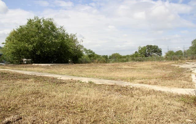 rental at 1313 Norfleet Street in San Antonio, TX — photo 3
