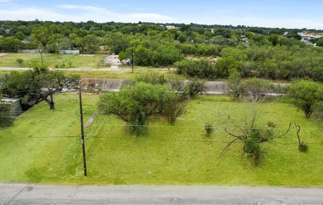 rental at 526 E Ansley St in San Antonio, TX — photo 2