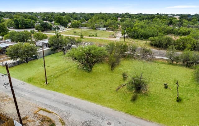 rental at 526 E Ansley St in San Antonio, TX — photo 3
