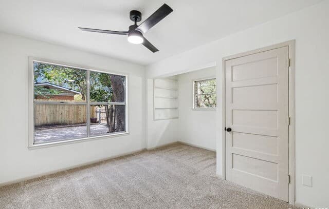 3-bedroom rental at 320 El Portal in Hollywood Park, TX — photo 3