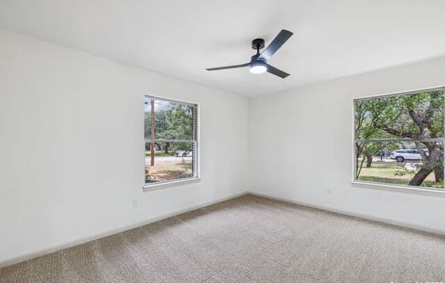 3-bedroom rental at 320 El Portal in Hollywood Park, TX — photo 5
