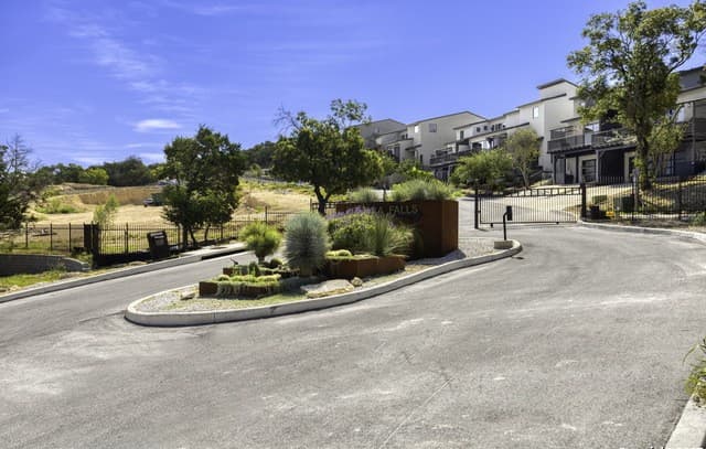 3-bedroom rental at 7218 Terra Falls Unit 102 in San Antonio, TX — photo 1