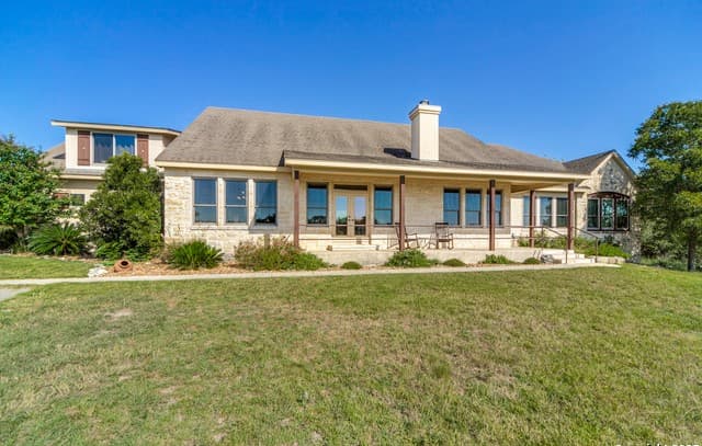 4-bedroom rental at 203 Horseshoe Bend in Boerne, TX — photo 2