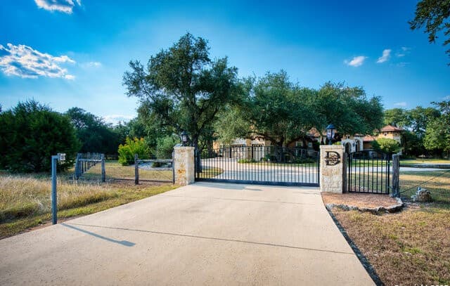 4-bedroom rental at 7 Granadilla in Boerne, TX — photo 1