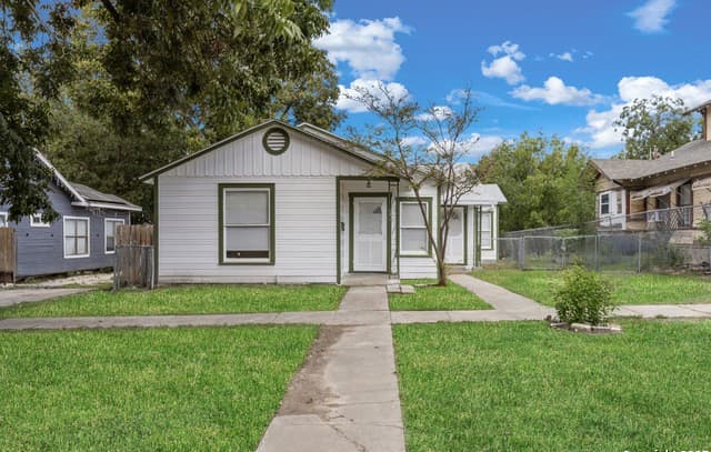 rental at 812 W Olmos Dr in San Antonio, TX — photo 1