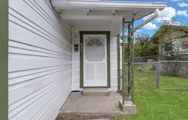 rental at 812 W Olmos Dr in San Antonio, TX — photo 3