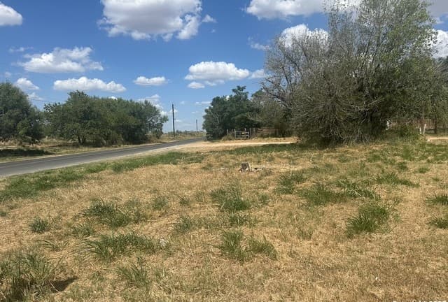 rental at 00 S Dixon in Somerset, TX — photo 2