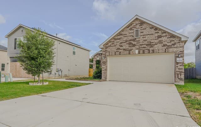 3-bedroom rental at 6431 Nolina in San Antonio, TX — photo 2