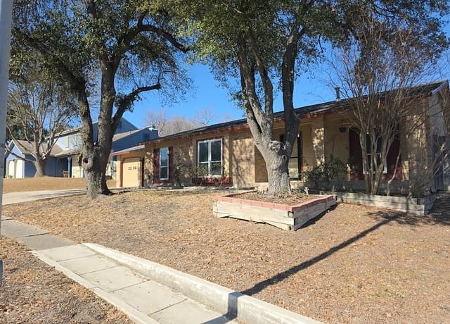 4-bedroom rental at 13339 Los Indios in San Antonio, TX — photo 3